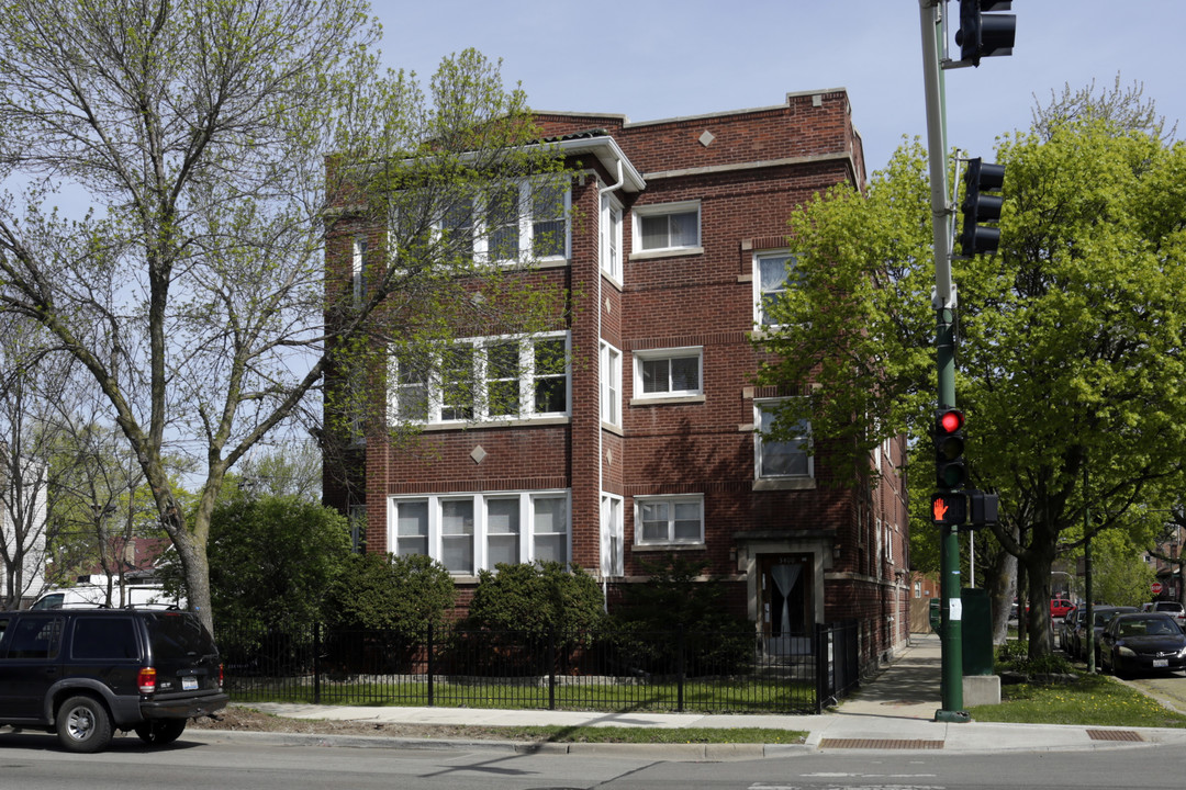 5400 W Montrose Ave in Chicago, IL - Foto de edificio