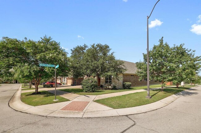 1200 Falling Hills Dr in Georgetown, TX - Building Photo - Building Photo