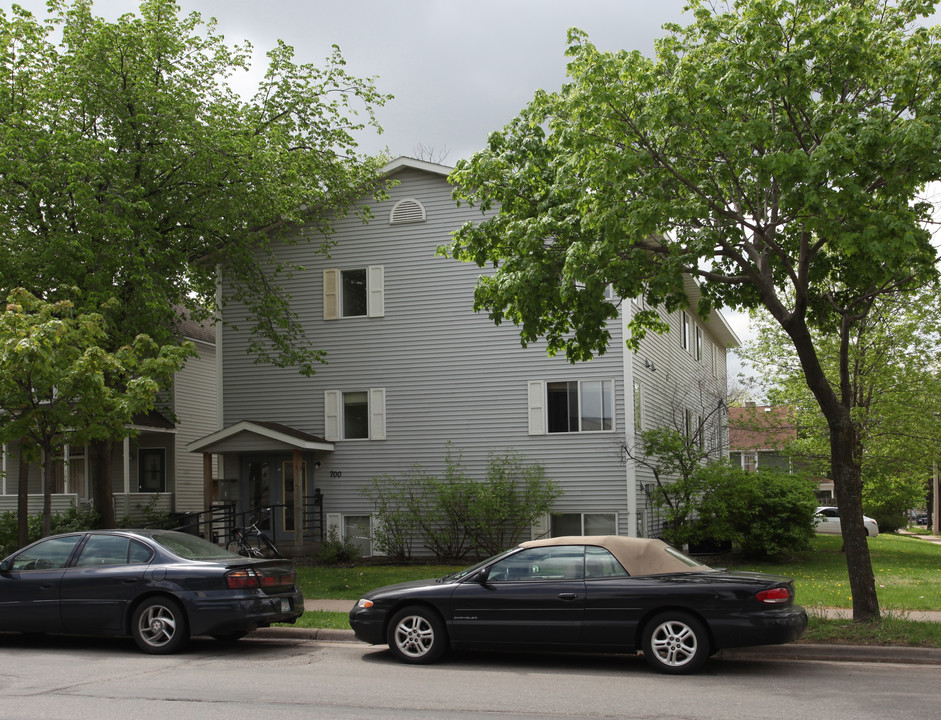 700 8th St SE in Minneapolis, MN - Building Photo