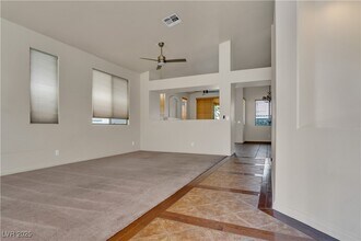 8940 Emery Lake St in Las Vegas, NV - Building Photo - Building Photo
