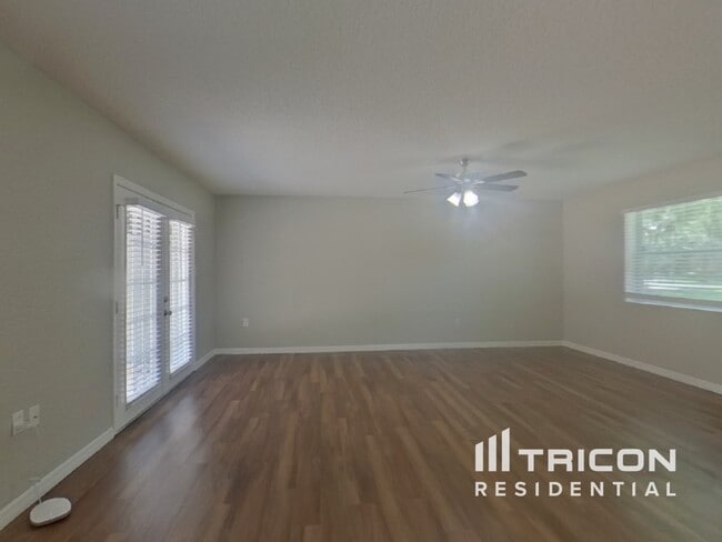 4011 Palm Dr in Leesburg, FL - Building Photo - Building Photo