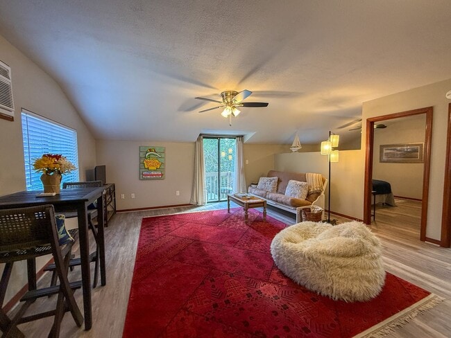 2710 E Gonzalez St in Pensacola, FL - Building Photo - Building Photo