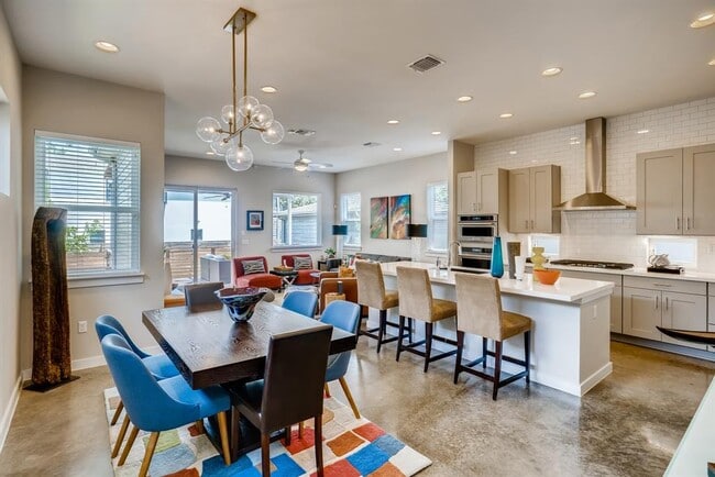 8507 Honeysuckle Trail in Austin, TX - Building Photo - Building Photo