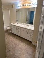 18117 Bridle Bit Ln, Unit NA in Tampa, FL - Building Photo