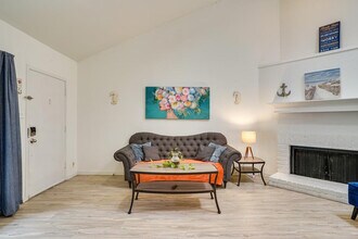 6648 E Lovers Ln in Dallas, TX - Building Photo - Building Photo