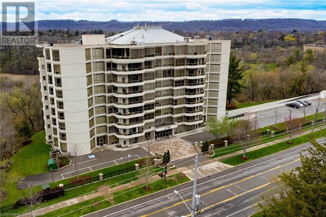 1770 Main St W in Hamilton, ON - Building Photo - Building Photo