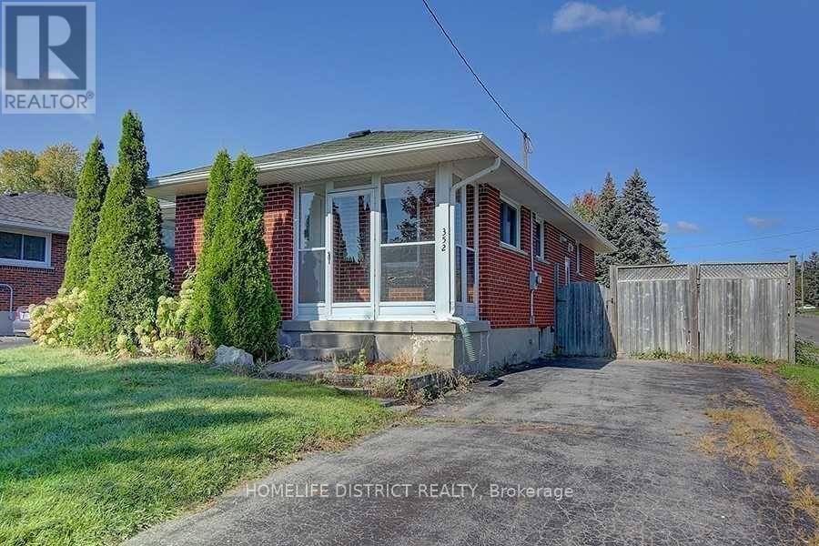 352 Garden Ct in Oshawa, ON - Building Photo