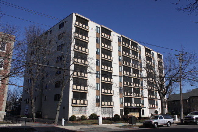 Mass Ave, 385 in Arlington, MA - Foto de edificio - Building Photo