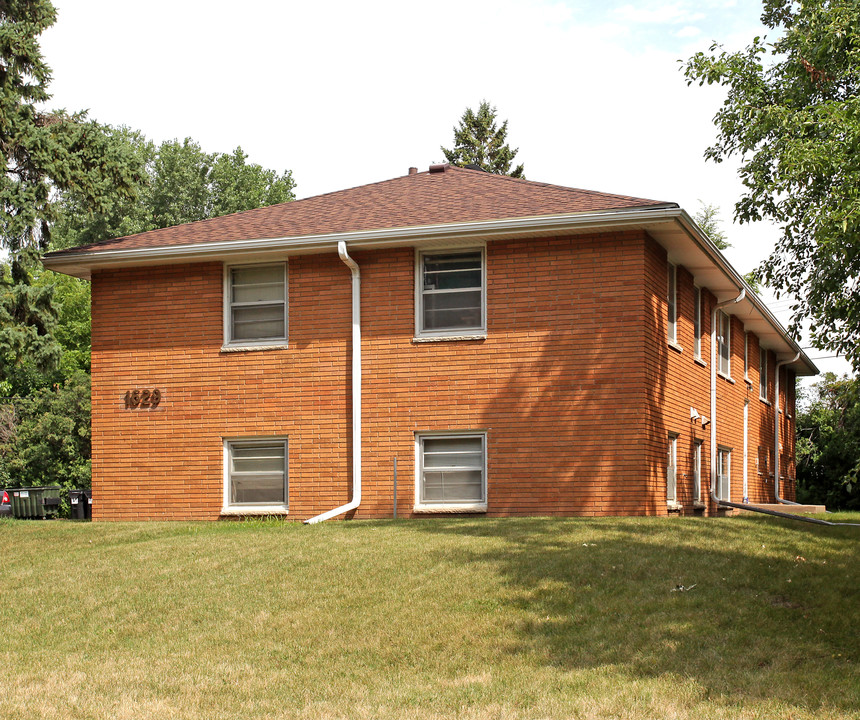 Skillman Flats in Roseville, MN - Building Photo