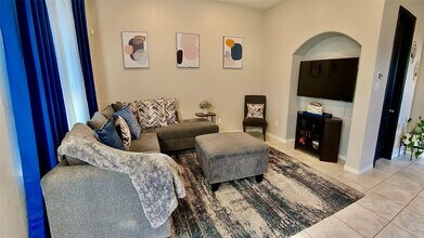 214 Club Crest Ln in Houston, TX - Building Photo - Building Photo