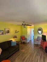16 Vista Palm Ln, Unit 205 in Vero Beach, FL - Building Photo