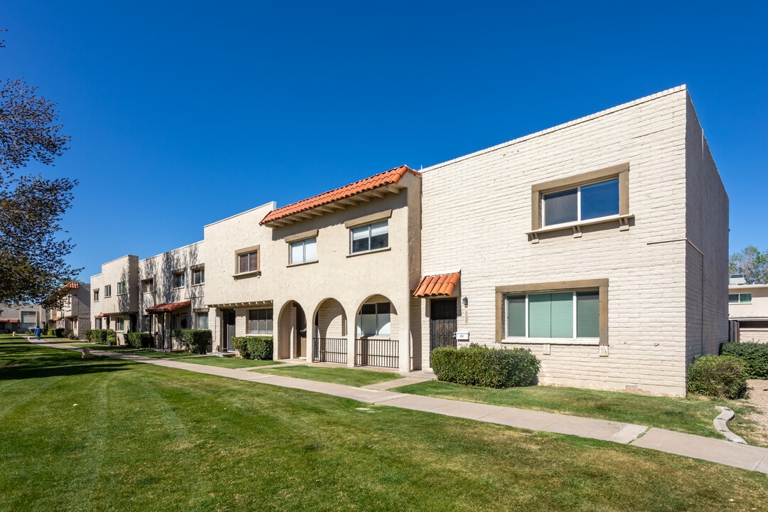 Casa Granda Townhomes in Scottsdale, AZ - Building Photo