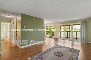 15154 65th Ave S in Tukwila, WA - Building Photo