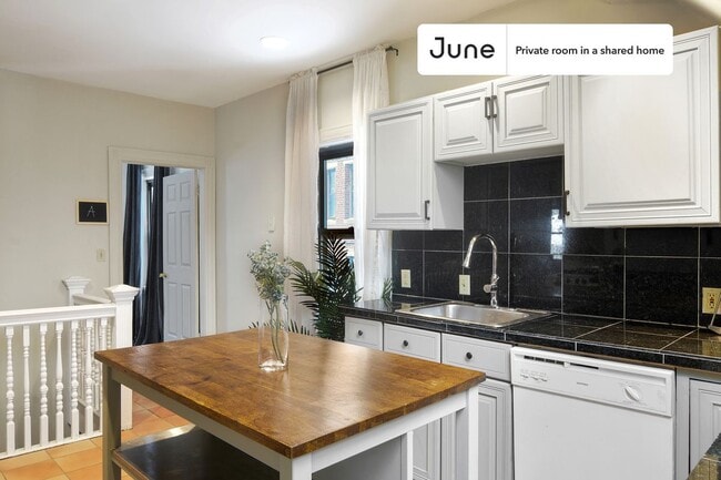 Room in Shared 6 bed/2 bath home, Unit 2D in Boston, MA - Foto de edificio - Building Photo