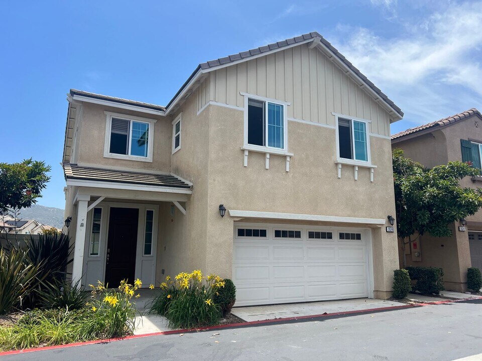 35240 Persano Pl in Fallbrook, CA - Building Photo