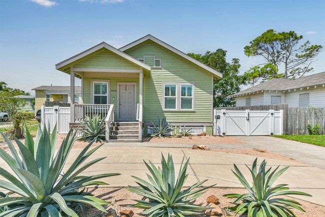 property at 5008 Avenue O 1/2