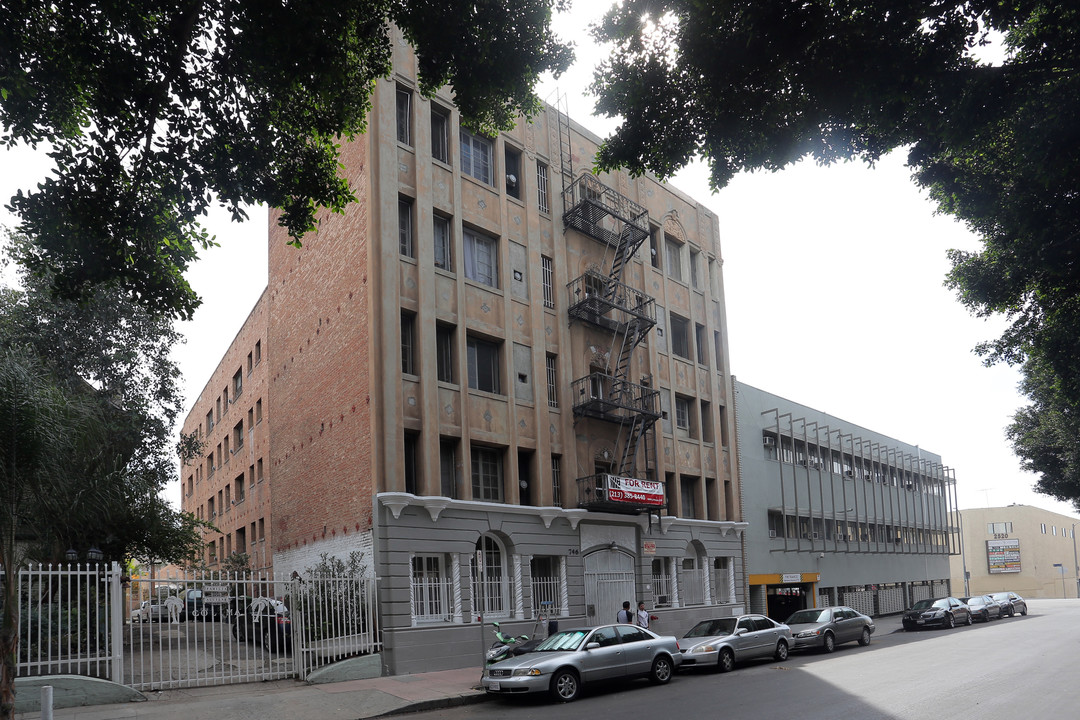 Coronado Apartments in Los Angeles, CA - Building Photo