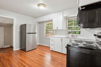 582 Boyds Dr SE in Marietta, GA - Building Photo - Building Photo