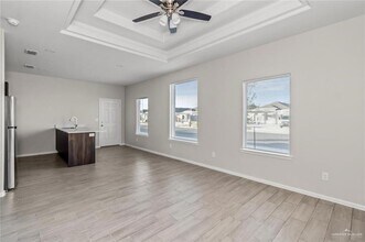 1204 Shavano Dr, Unit 3 in Edinburg, TX - Foto de edificio - Building Photo