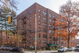 87-01 Midland Pky in Jamaica Est, NY - Building Photo