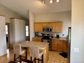 438 Lake Trl in Winsted, MN - Building Photo - Building Photo