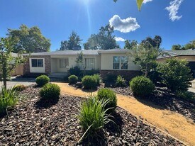 915 Lincoln St in Redding, CA - Building Photo