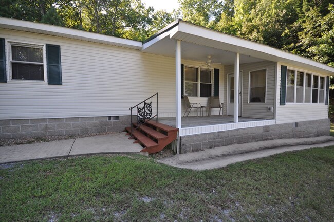 237 Lakeshore Dr in New Concord, KY - Building Photo - Building Photo