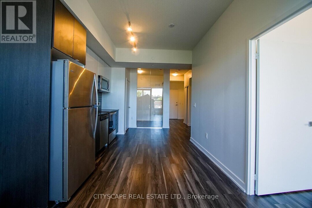 859 The Queensway in Toronto, ON - Building Photo