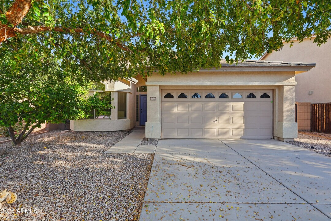 14568 W Crocus Dr in Surprise, AZ - Building Photo