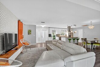 113 Park Ln E in Hypoluxo, FL - Foto de edificio - Building Photo