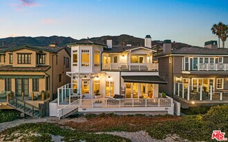 30718 Pacific Coast Hwy in Malibu, CA - Building Photo