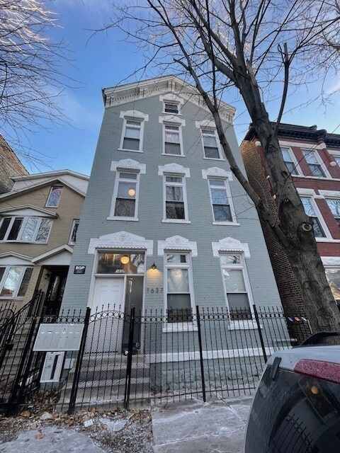 1637 W Huron St in Chicago, IL - Building Photo