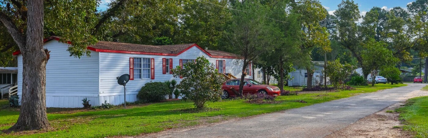 Jefferson Pines in Monticello, FL - Building Photo