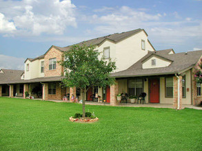 Courtyards at Kirnwood Apartment Homes in Desoto, TX - Building Photo - Building Photo