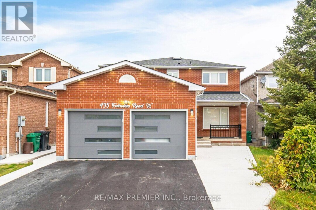 495 Fairview Rd W in Mississauga, ON - Building Photo