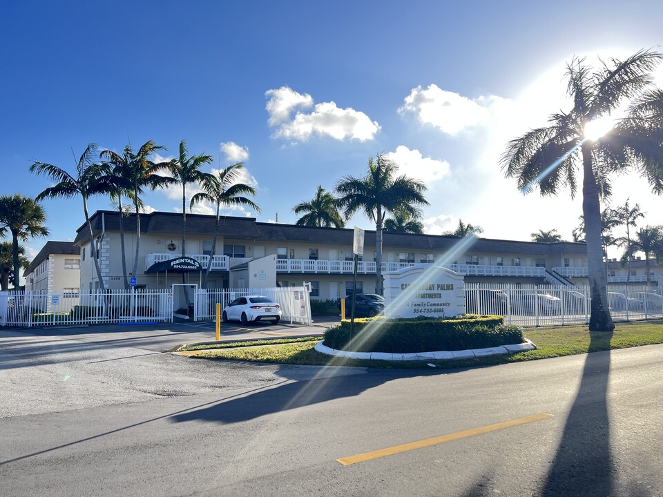 Canterbury Palms Apartments in Lauderdale Lakes, FL - Building Photo