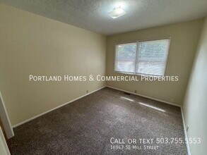 16947 SE Mill St in Portland, OR - Building Photo - Building Photo