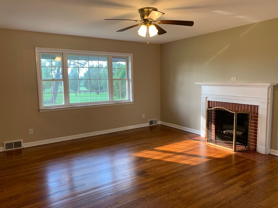 2900 Newtown Pike, Unit A in Lexington, KY - Foto de edificio