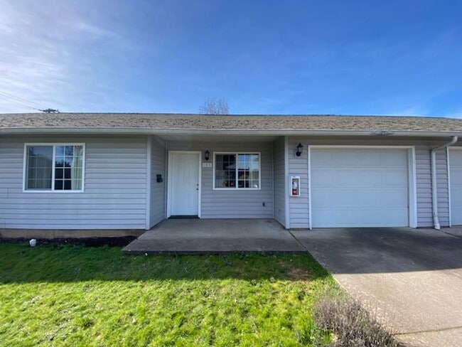 185 W A St in Lebanon, OR - Building Photo - Building Photo