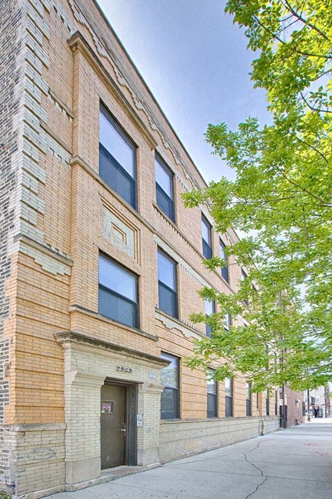 2343 W Hirsch St in Chicago, IL - Building Photo