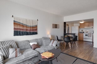 Coral Gardens in Phoenix, AZ - Building Photo