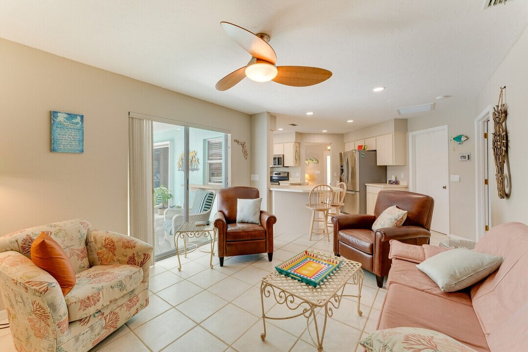 1439 Mohawk Rd in Venice, FL - Building Photo