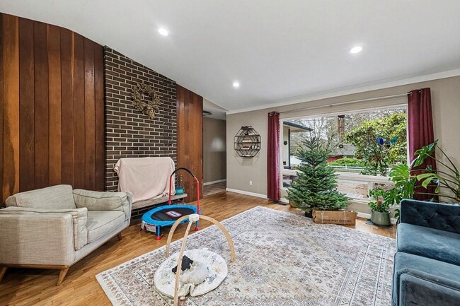 2537 166th Ave SE in Bellevue, WA - Building Photo - Building Photo