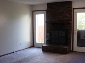 1676 Hightower Dr in Columbus, OH - Foto de edificio - Building Photo