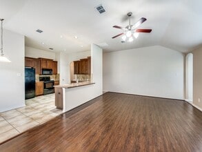 3605 Chapel Hill Lane, Unit 1621-170 in Denton, TX - Foto de edificio - Building Photo