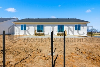5243 N Pinecrest Ct in Bel Aire, KS - Building Photo - Building Photo