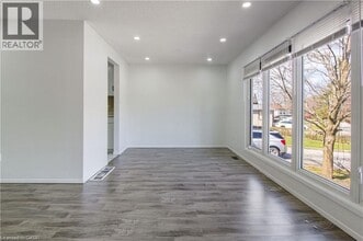 24 Tara Crescent in Thorold, ON - Building Photo - Building Photo