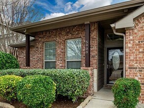 5908 Stirrup Iron Dr in Fort Worth, TX - Foto de edificio - Building Photo