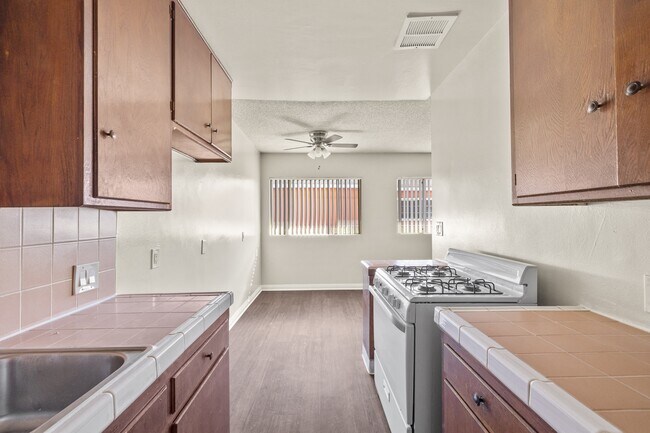 418 W. Regent St. in Inglewood, CA - Building Photo - Building Photo