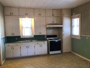 1018 W 5th St in Taylor, TX - Building Photo - Building Photo